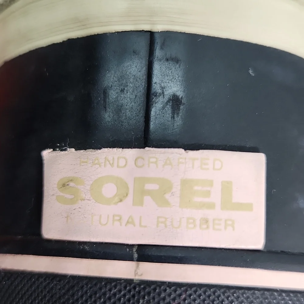SOREL Waterproof Burberry Plaid Winter Boots with Bootliner (6) - Picture 8 of 12